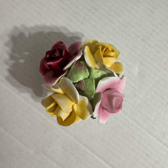 Vintage Royale Stratford Handcrafted Floral Staffordshire Fine Bone Crown China - Picture 3 of 4